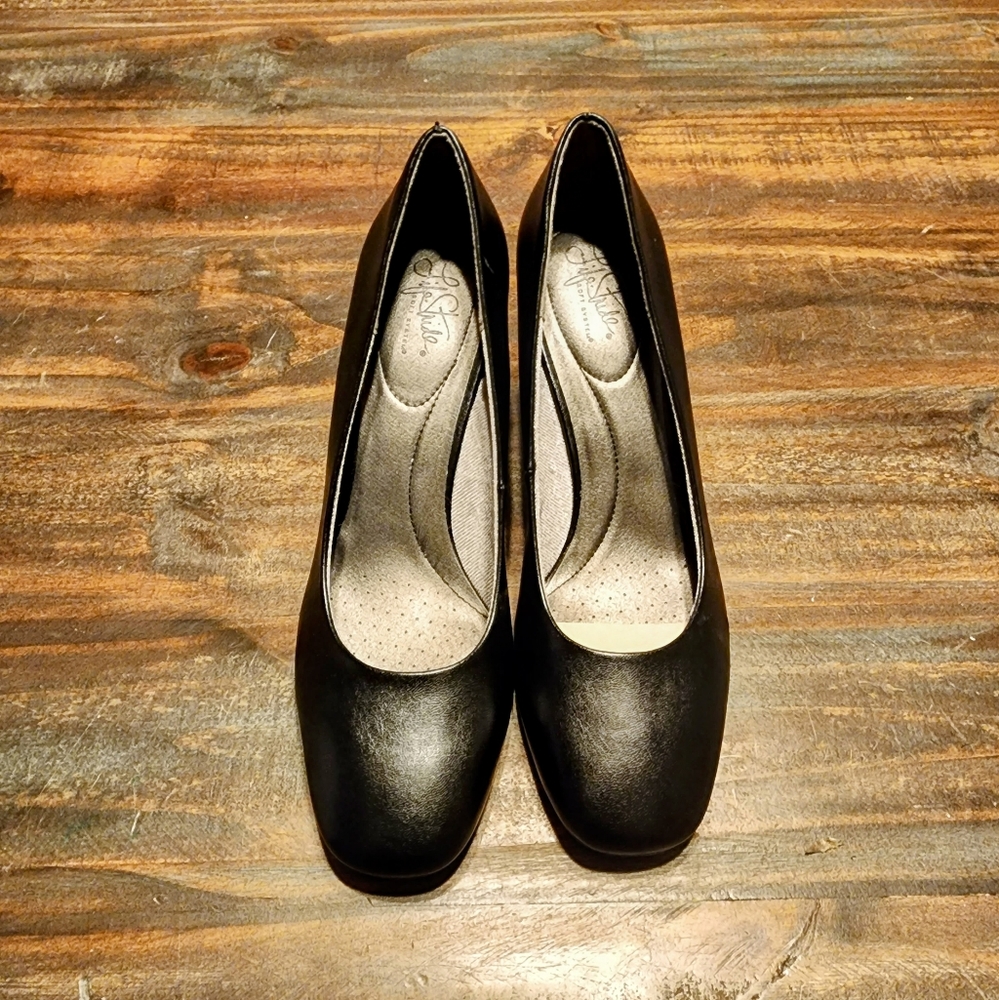 Life Stride Black Pumps Size 10 NWOT